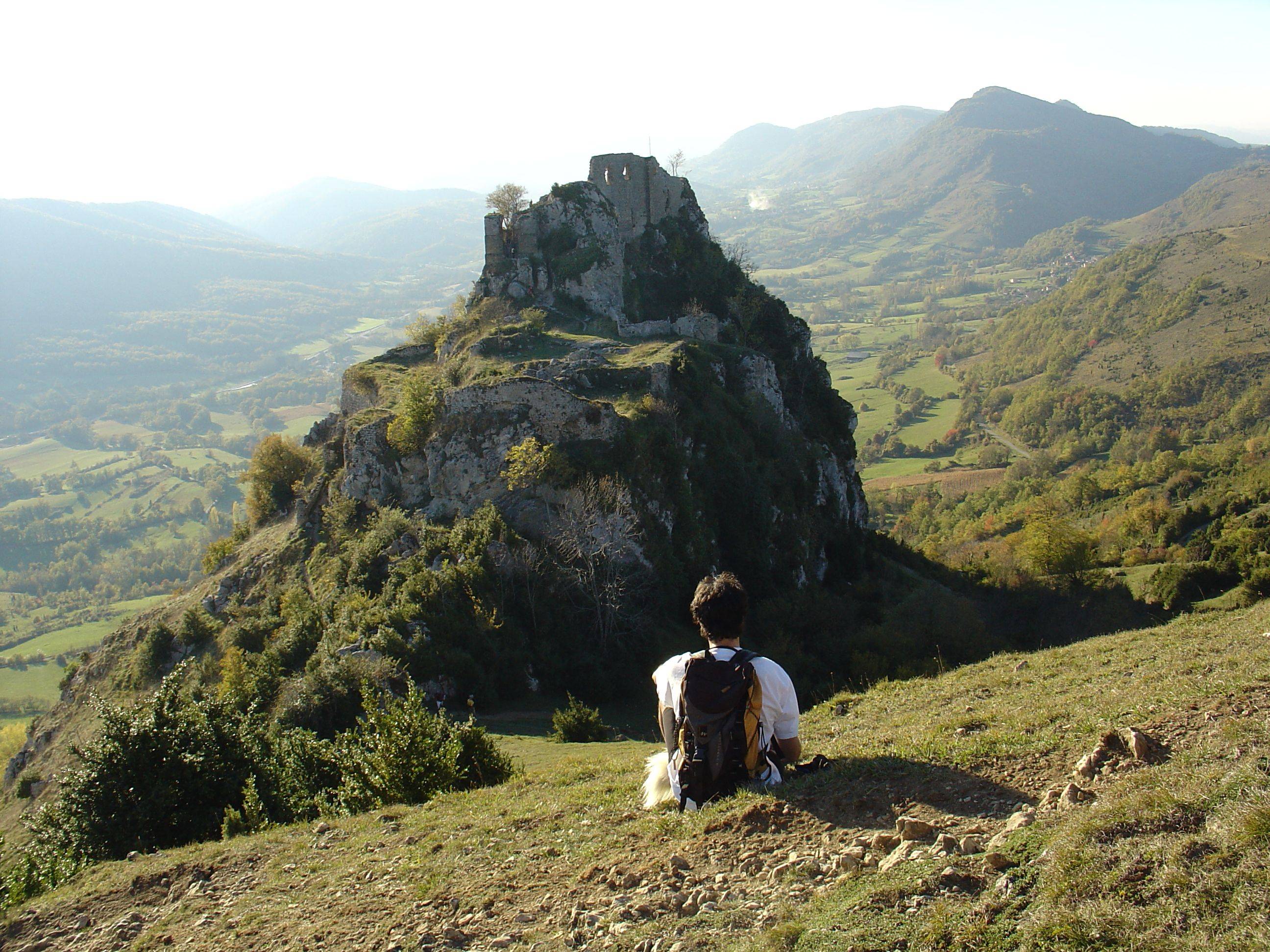 The entire Cathar Trail on foot - From the sea to the mountains ...